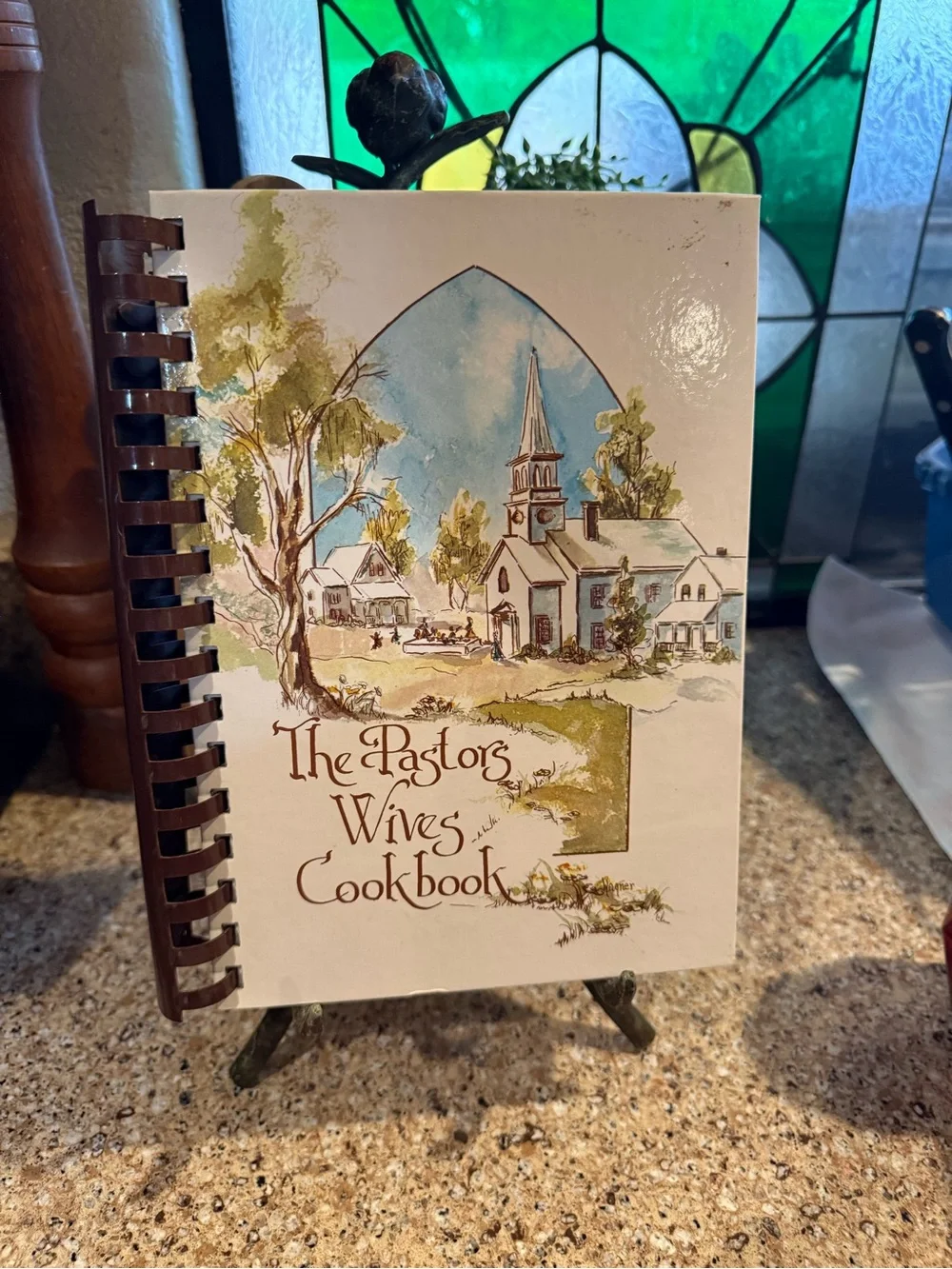 Vintage Wrought-Iron Bird Cookbook Stand – Rustic Kitchen Display Easel